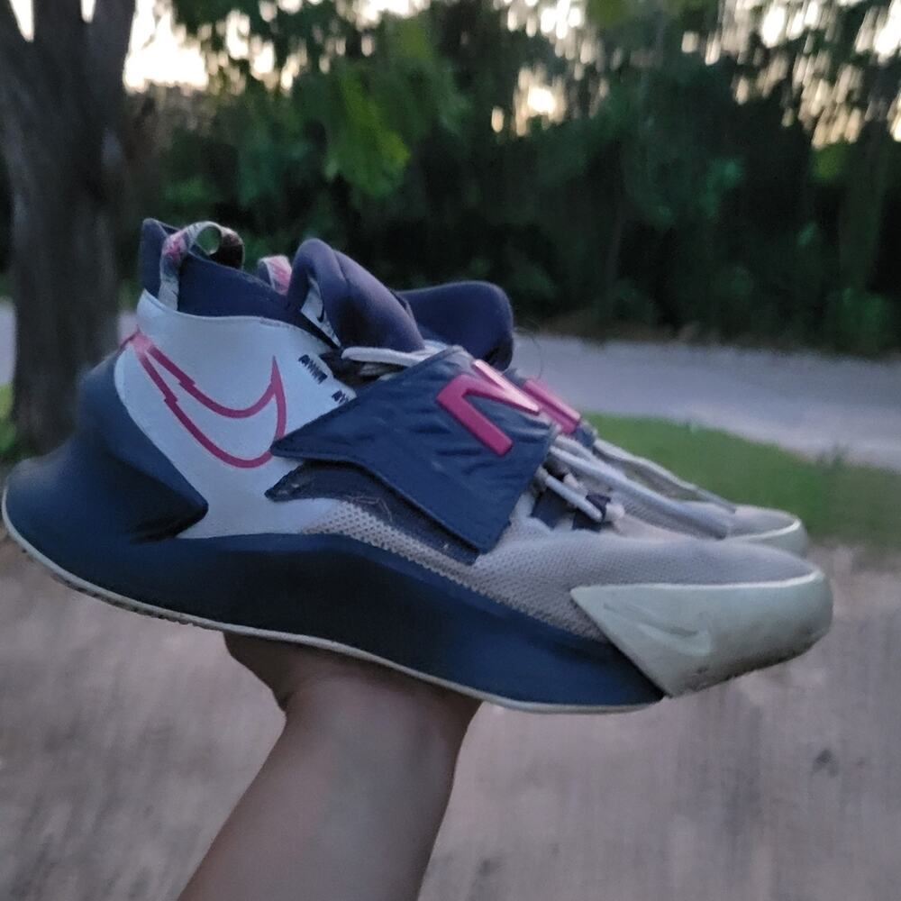 NIKE FUTURE COURT Sneakers BOYS Size 5 Youth SHOES Dingy Grey Lace Up Strape Top